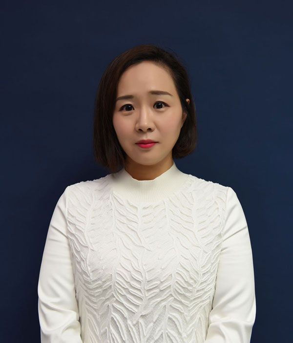 Photo of ChinaPCBOne founder Michelle